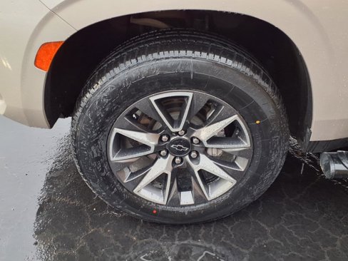Used 2023 Chevrolet Suburban Z71 w/ Luxury Package image 19