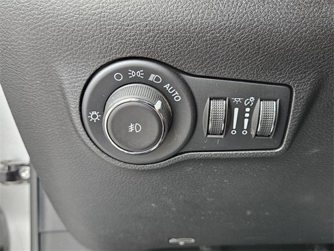 Used 2024 Jeep Compass Limited image 32