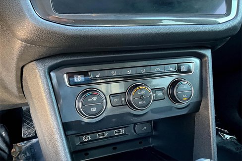 Used 2018 Volkswagen Tiguan SE image 15