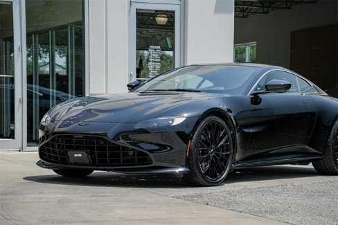Used 2023 Aston Martin V8 Vantage Coupe image 16