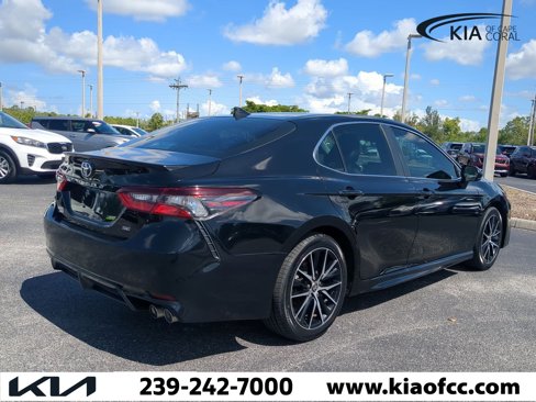 Used 2021 Toyota Camry SE image 5