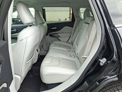 Used 2019 Jeep Cherokee Limited image 12