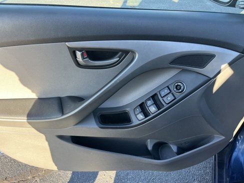 Used 2016 Hyundai Elantra SE image 11