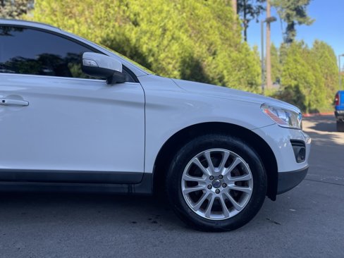 Used 2010 Volvo XC60 T6 image 2