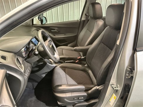 Certified 2022 Chevrolet Trax LT w/ LT Convenience Package image 18