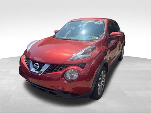 Used 2017 Nissan Juke SV image 2