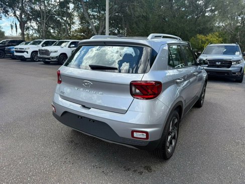 Used 2025 Hyundai Venue SEL image 11