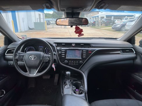 Used 2018 Toyota Camry L image 9