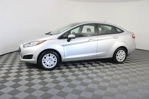 Used 2015 Ford Fiesta S image 2