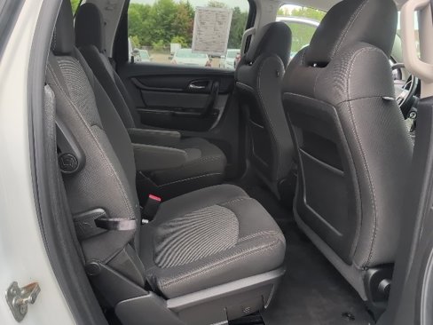 Used 2017 Chevrolet Traverse LT w/ Style and Technology Package image 35