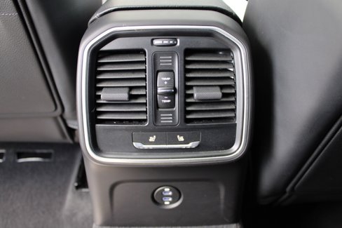 Used 2024 Porsche Macan image 30
