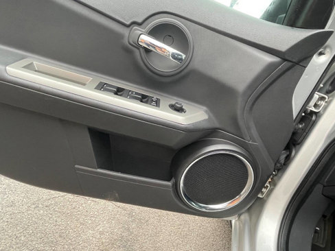 Used 2010 Dodge Avenger R/T image 10