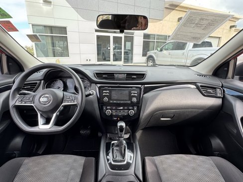 Used 2018 Nissan Rogue Sport SV image 18