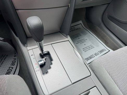 Used 2010 Toyota Camry LE image 32