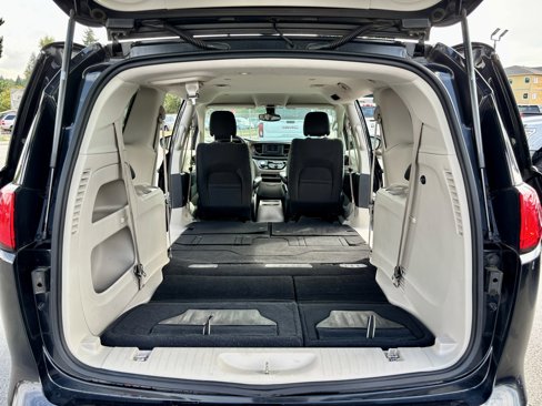 Used 2017 Chrysler Pacifica LX image 17