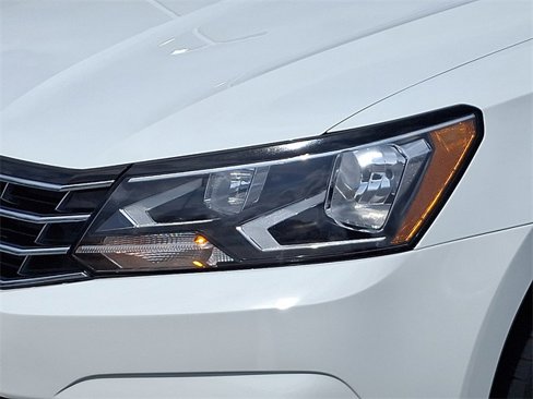 Used 2019 Volkswagen Passat 2.0T Wolfsburg w/ Wheels & Sunroof Package image 9