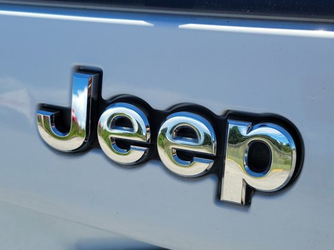 Used 2019 Jeep Cherokee Latitude w/ Popular Appearance Group image 6