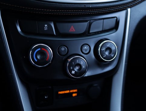 Used 2019 Chevrolet Trax LT w/ LT Convenience Package image 15