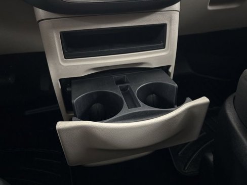 Used 2018 Dodge Grand Caravan SE image 32