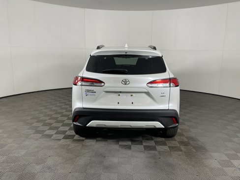 Used 2023 Toyota Corolla Cross LE image 4