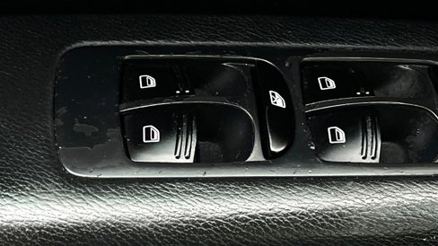 Used 2010 Porsche Cayenne image 36