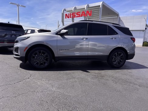 Used 2023 Chevrolet Equinox RS image 2