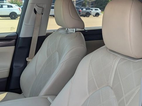 Used 2021 Toyota Highlander Platinum image 24