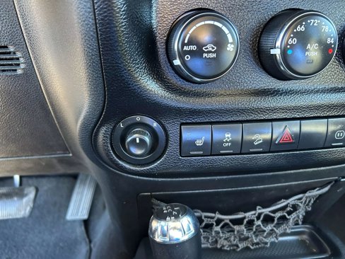 Used 2011 Jeep Wrangler Unlimited Sahara w/ Connectivity Group image 20