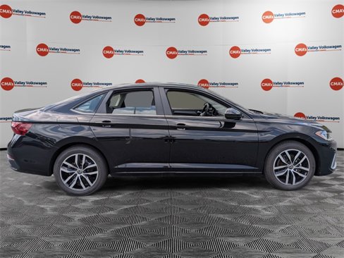 New 2025 Volkswagen Jetta SE image 4