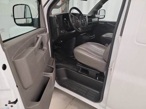 Used 2023 GMC Savana 2500 Extended w/ Driver Convenience Package image 17