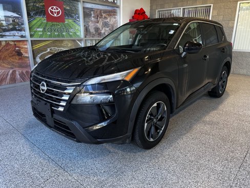 Used 2024 Nissan Rogue SV image 3