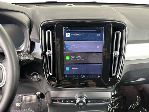 Certified 2025 Volvo XC40 B5 Core image 13