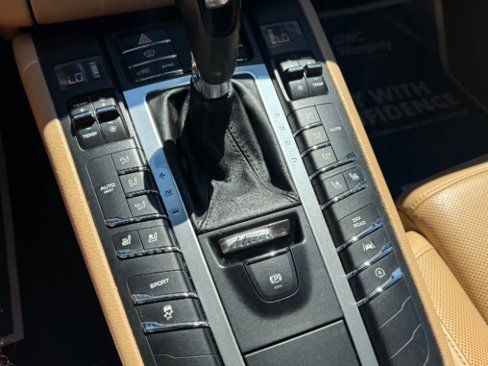 Used 2017 Porsche Macan image 8