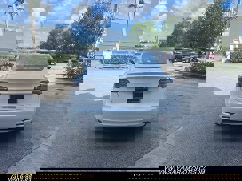Used 2021 Tesla Model 3 Standard Range Plus image 9