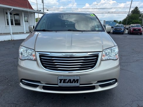 Used 2015 Chrysler Town & Country Touring image 2