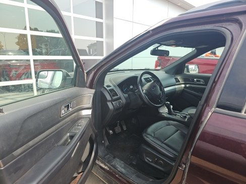 Used 2018 Ford Explorer XLT w/ Equipment Group 202A image 3