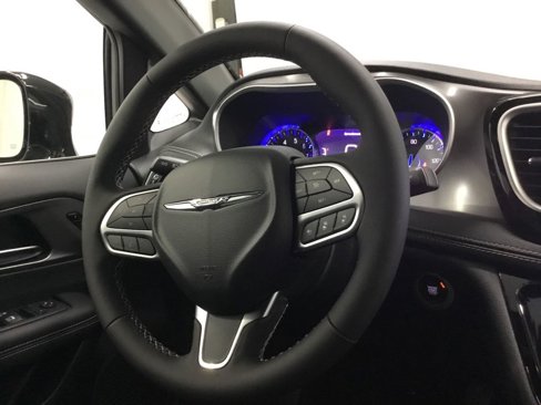 New 2025 Chrysler Pacifica Select image 36