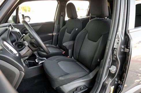 Used 2021 Jeep Renegade Latitude w/ Sun & Sound Group image 8