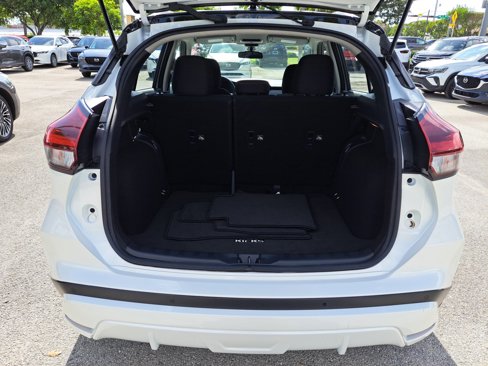 Used 2022 Nissan Kicks SV image 5
