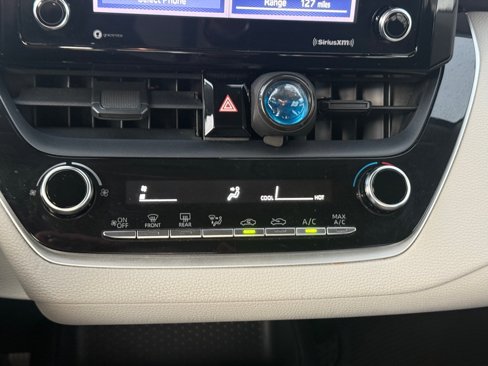 Used 2021 Toyota Corolla L image 18