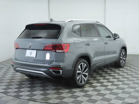 Certified 2022 Volkswagen Taos SE image 6