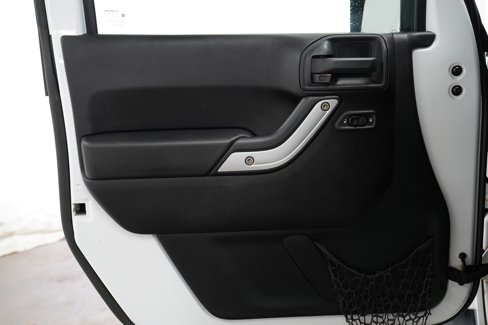 Used 2015 Jeep Wrangler Unlimited Sahara w/ Connectivity Group image 15