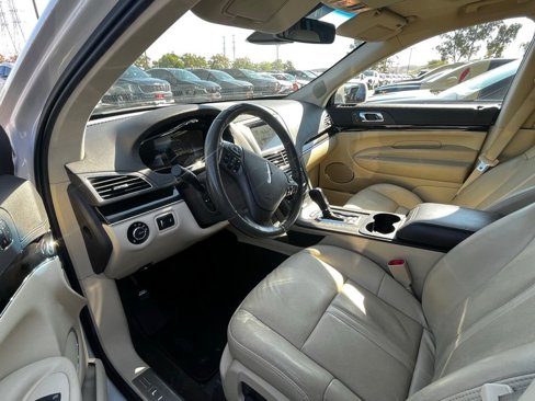 Used 2016 Lincoln MKT AWD image 8