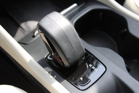 Used 2022 Volvo XC40 T5 Momentum image 28