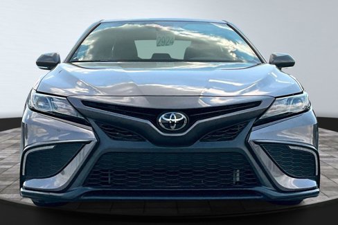 Used 2024 Toyota Camry SE image 2