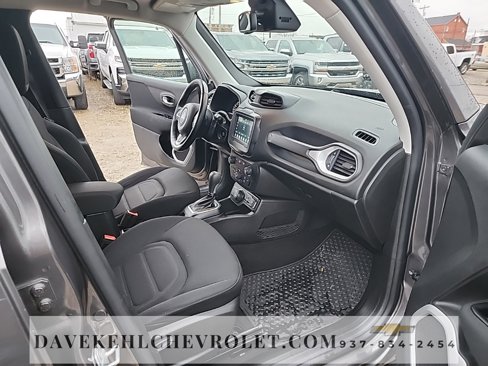 Used 2020 Jeep Renegade Latitude w/ Cold Weather Group image 21