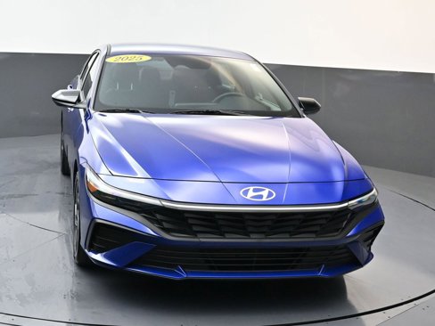Certified 2025 Hyundai Elantra Sport image 9