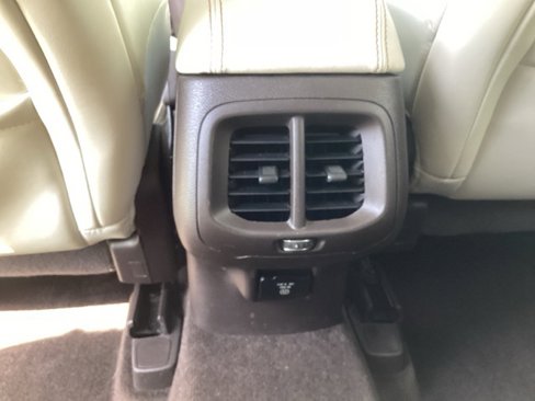 Used 2017 Jeep Cherokee Overland w/ Technology Group image 32