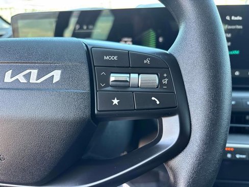 Used 2025 Kia K4 image 18