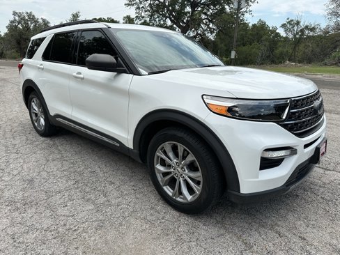 Used 2022 Ford Explorer XLT w/ Equipment Group 202A image 4